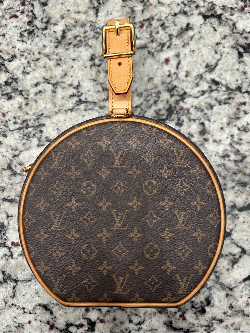 Monogram Boite Chapeau Souple MM round bag clutch